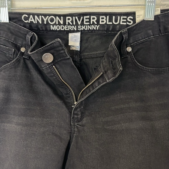CANYON RIVER BLUES MODERS SKINNY BLACK DENIM JEANS SIZE 14. NWT - Picture 3 of 5